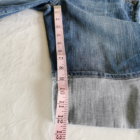 Guess Stretch Cuffed Jean Shorts Size 30 - Picture 7 of 7